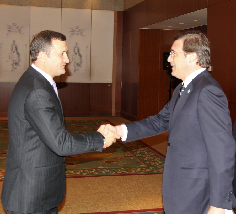 Prim-ministrul Vlad FILAT a avut aseară la Varşovia o întrevedere cu Pedro COELHO, Prim-ministru al Portugaliei | Comunicate de presă