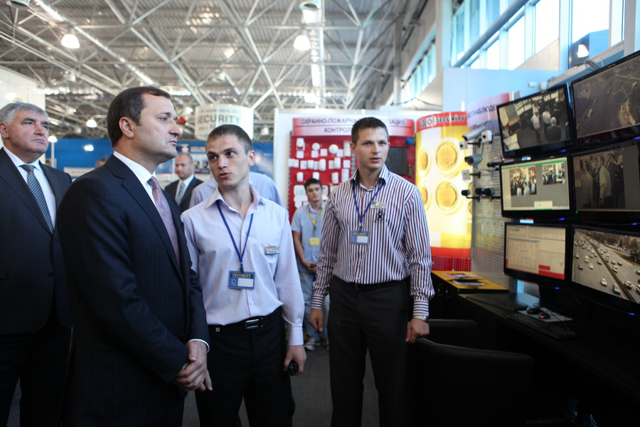 Prim-ministrul Vlad FILAT a participat astăzi la festivitatea de inaugurare a expoziţiei internaţionale specializate „SECURITY”, ediţia a X-a | Comunicate de presă