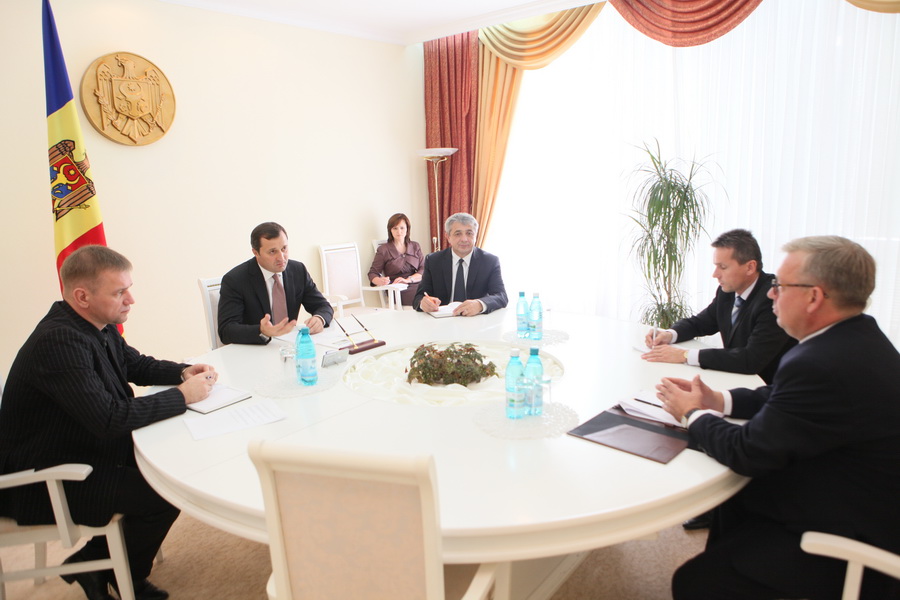 Prim-ministrul Vlad FILAT a avut astăzi o întrevedere cu Lauri LEPIK, Ambasador Extraordinar şi Plenipotenţiar al Estoniei în Republica Moldova, cu reşedinţa la Kiev | Comunicate de presă