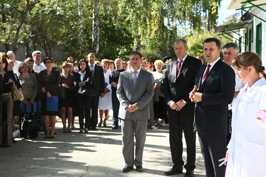 Prim-ministrul Vlad FILAT a participat astăzi la inaugurarea Centrului comunitar pentru suportul pacienţilor cu tuberculoză, în cadrul Spitalului raional Străşeni | Comunicate de presă