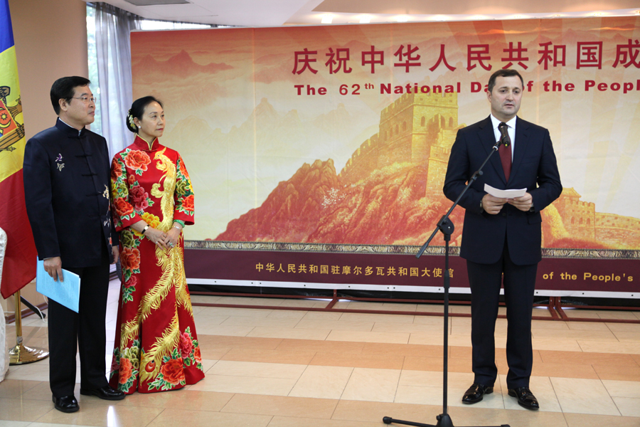 Prim-ministrul Vlad FILAT a participat astăzi la recepţia organizată de Ambasadorul Chinei în Republica Moldova cu ocazia celebrării celei de-a 62 aniversare a proclamării Republicii Populare Chineze | Comunicate de presă