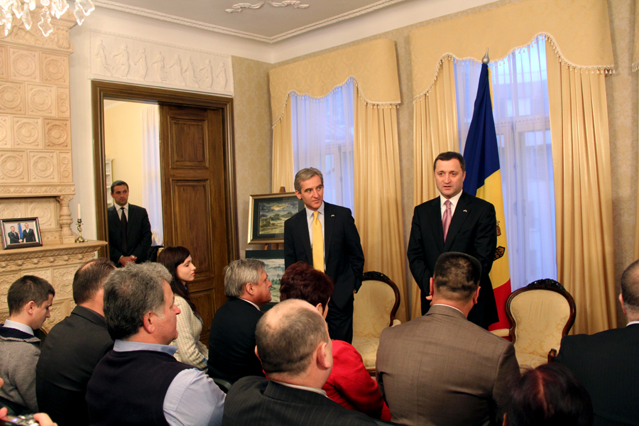 Prim-ministru Vlad FILAT a avut ieri la Tallinn o întîlnire cu diaspora Republicii Moldova, dar şi a vizitat mai multe obiecte de menire culturală şi socială | Comunicate de presă