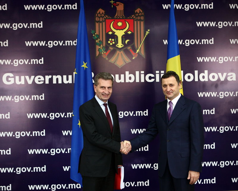 Prim-ministrul Vlad FILAT a avut o întrevedere cu Günther OETTINGER, Comisar European pentru Energie, după care cei doi oficiali au susţinut o conferinţă de presă comună | Comunicate de presă