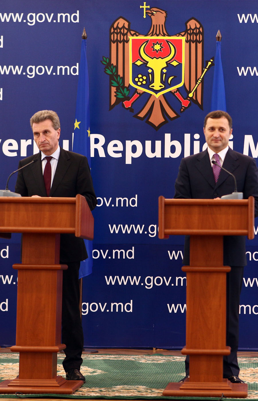 Prim-ministrul Vlad FILAT a avut o întrevedere cu Günther OETTINGER, Comisar European pentru Energie, după care cei doi oficiali au susţinut o conferinţă de presă comună | Comunicate de presă