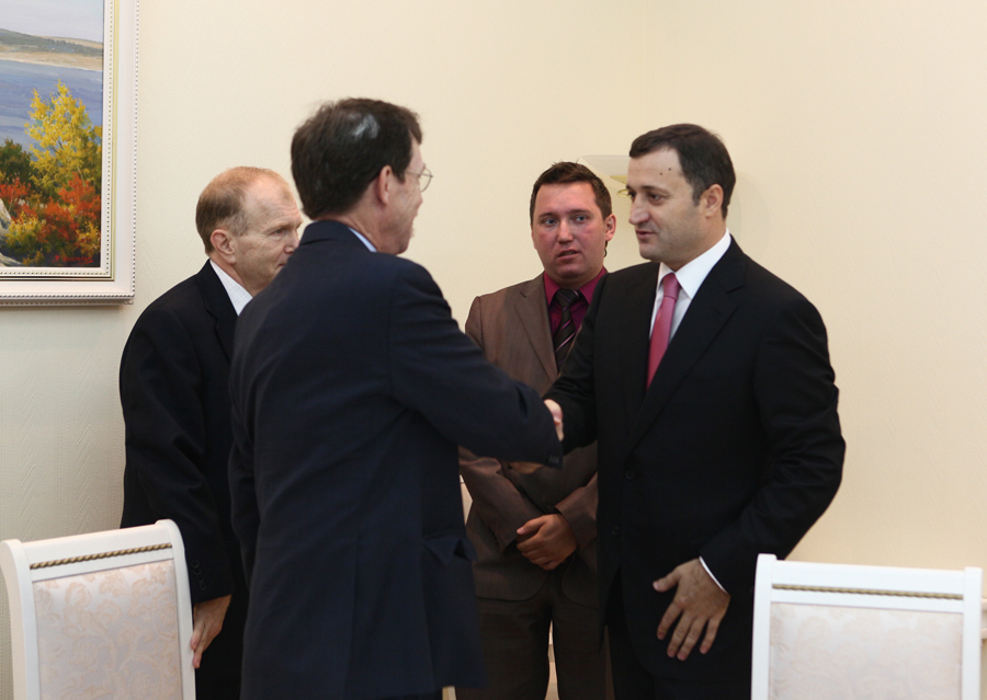 Prim-ministrul Vlad FILAT a avut astăzi o întrevedere cu vicepreşedintele Corporaţiei Provocările Mileniului din SUA, Patrick C. FINE | Comunicate de presă