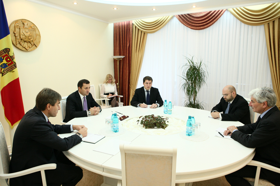 Prim-ministrul Vlad FILAT a avut astăzi o întrevedere cu Ambasadorul Philip REMLER, şeful Misiunii OSCE în Republica Moldova | Comunicate de presă