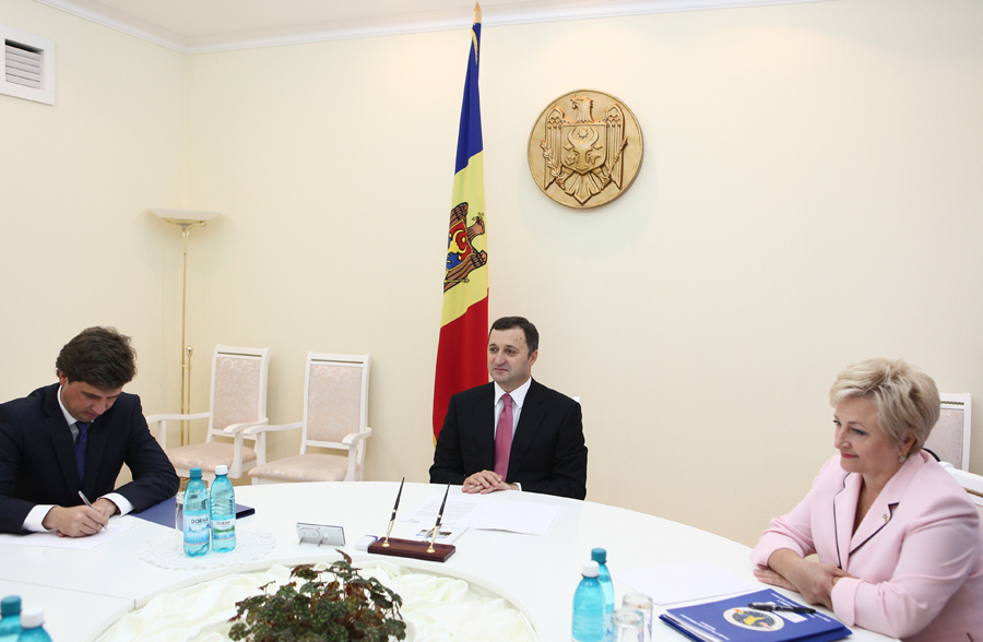 Prim-ministrul Vlad FILAT a avut astăzi o întrevedere cu vicepreşedintele Corporaţiei Provocările Mileniului din SUA, Patrick C. FINE | Comunicate de presă