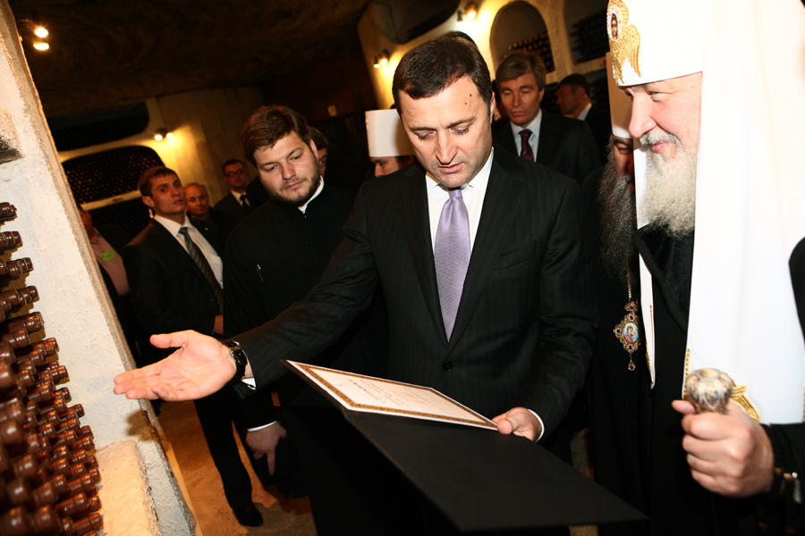 Prim-ministrul Vlad FILAT a avut astăzi un prînz de lucru cu Sanctitatea Sa KIRILL, Patriarhul Moscovei şi al Întregii Rusii | Comunicate de presă