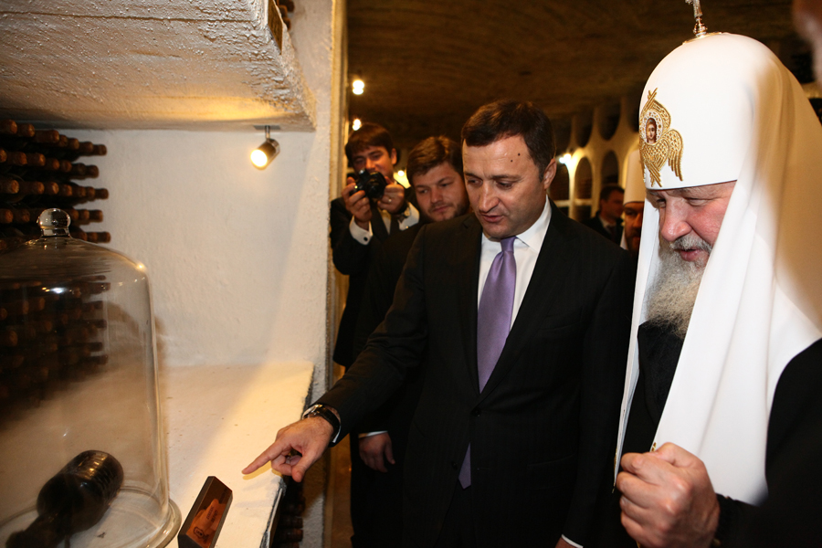 Prim-ministrul Vlad FILAT a avut astăzi un prînz de lucru cu Sanctitatea Sa KIRILL, Patriarhul Moscovei şi al Întregii Rusii | Comunicate de presă