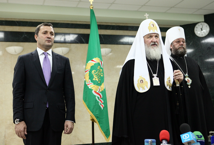 Prim-ministrul Vlad FILAT a avut astăzi un prînz de lucru cu Sanctitatea Sa KIRILL, Patriarhul Moscovei şi al Întregii Rusii | Comunicate de presă