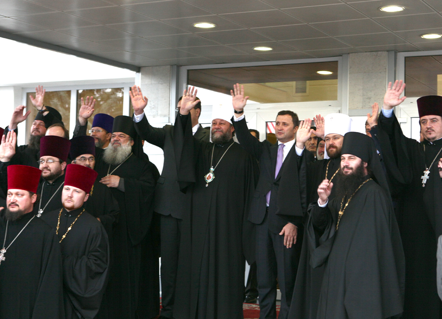 Prim-ministrul Vlad FILAT a avut astăzi un prînz de lucru cu Sanctitatea Sa KIRILL, Patriarhul Moscovei şi al Întregii Rusii | Comunicate de presă