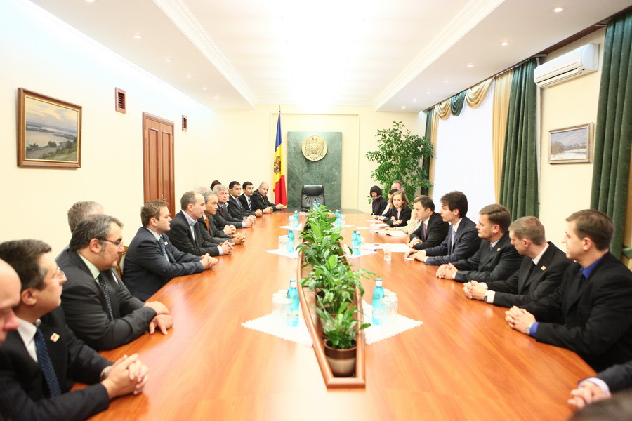 Prim-ministrul Vlad FILAT a avut o întrevedere cu o delegaţie a oamenilor de afaceri din Danemarca, condusă de Ambasadorul Extraordinar şi Plenipotenţiar al Regatului Danemarcei în Republica Moldova, Michael STERNBERG | Comunicate de presă