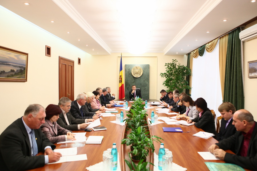 Prim-ministrul Vlad FILAT a prezidat astăzi şedinţa Comitetului organizatoric pentru pregătirea şi participarea lotului naţional olimpic la ediţia a XXX-a a Jocurilor Olimpice de vară şi la ediţia a XIV-a a Jocurilor Paralimpice din anul 2012 ca