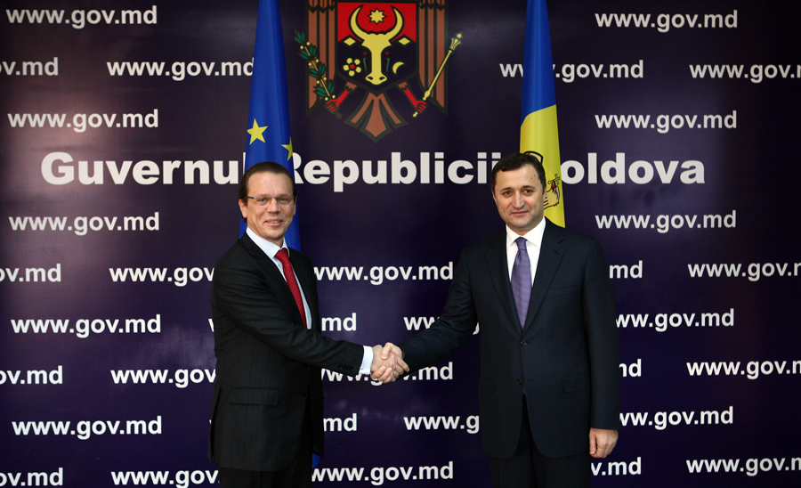 Prim-ministrul Vlad FILAT a avut o întrevedere cu Algirdas SEMETA, Comisar European pentru Impozitare, Uniune Vamală, Audit şi Anti-fraudă, după care cei doi oficiali au susţinut o conferinţă de presă comună | Comunicate de presă