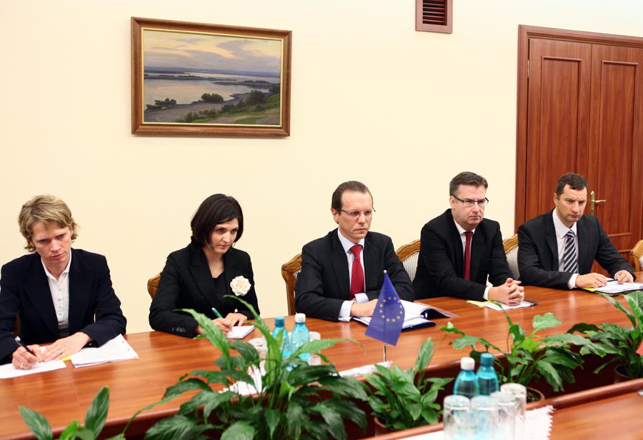 Prim-ministrul Vlad FILAT a avut o întrevedere cu Algirdas SEMETA, Comisar European pentru Impozitare, Uniune Vamală, Audit şi Anti-fraudă, după care cei doi oficiali au susţinut o conferinţă de presă comună | Comunicate de presă