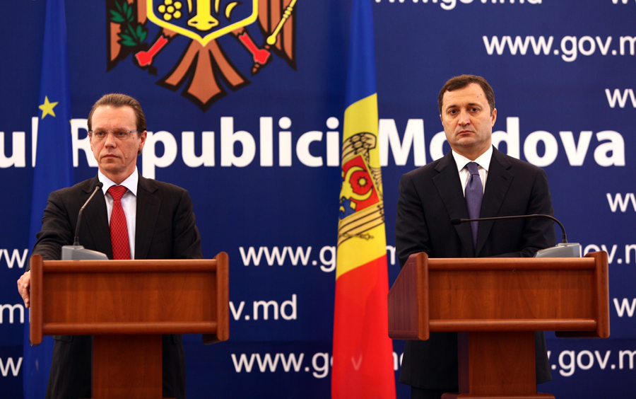 Prim-ministrul Vlad FILAT a avut o întrevedere cu Algirdas SEMETA, Comisar European pentru Impozitare, Uniune Vamală, Audit şi Anti-fraudă, după care cei doi oficiali au susţinut o conferinţă de presă comună | Comunicate de presă