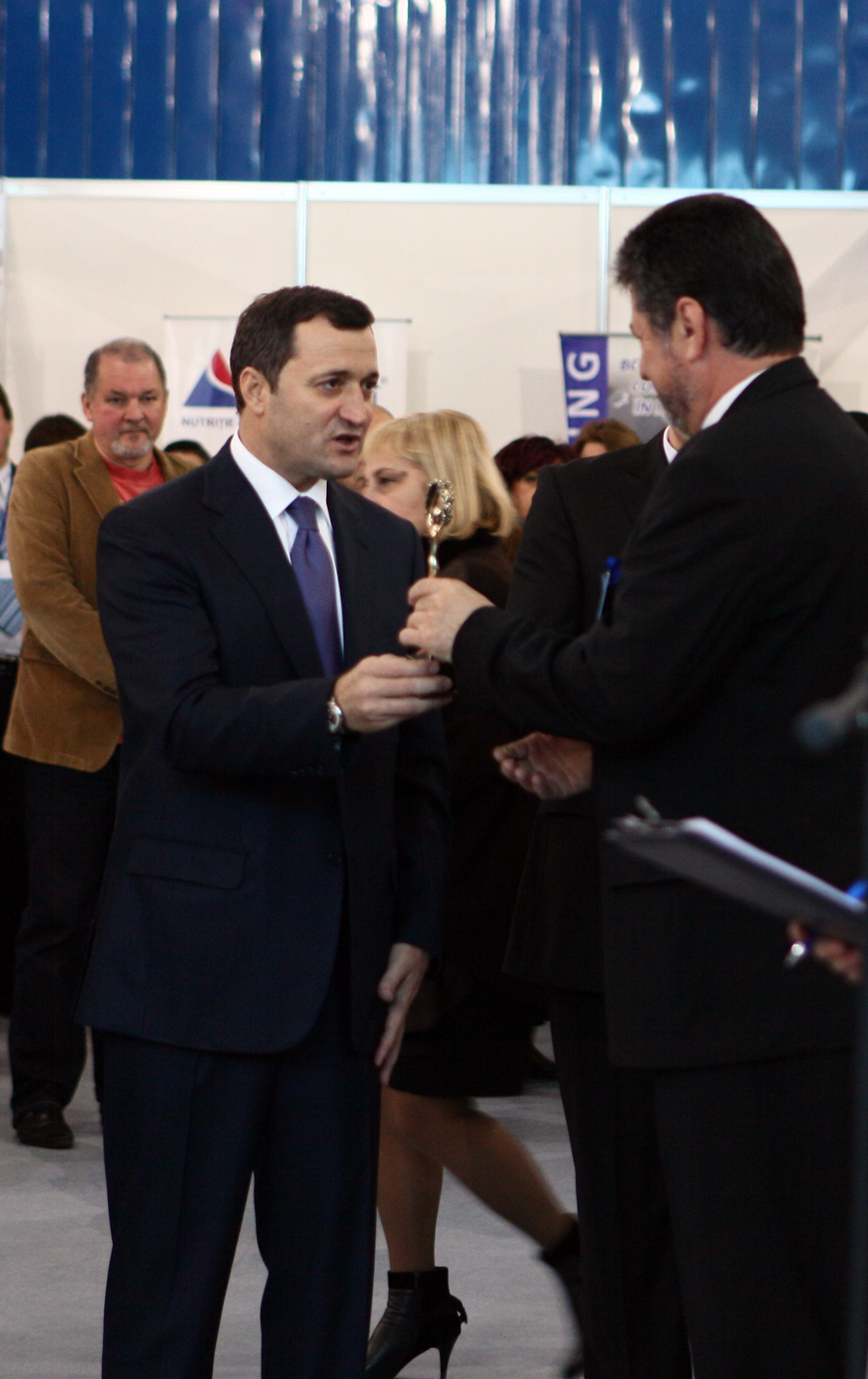 Prim-ministrul Vlad FILAT a vizitat astăzi expoziţiile internaţionale specializate „MOLDAGROTECH”(toamnă), ediţia a XXI-a, şi „FARMER”, ediţia a XIV-a, desfăşurate la CIE „Moldexpo”, în perioada 19-22 octombrie curent | Comunicate de