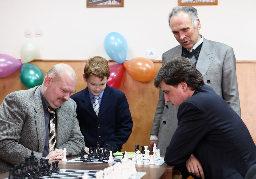 Secretarul General al Guvernului, Victor BODIU a participat astăzi la inaugurarea sălii de şah a Liceului Teoretic “Univers Lions” | Comunicate de presă