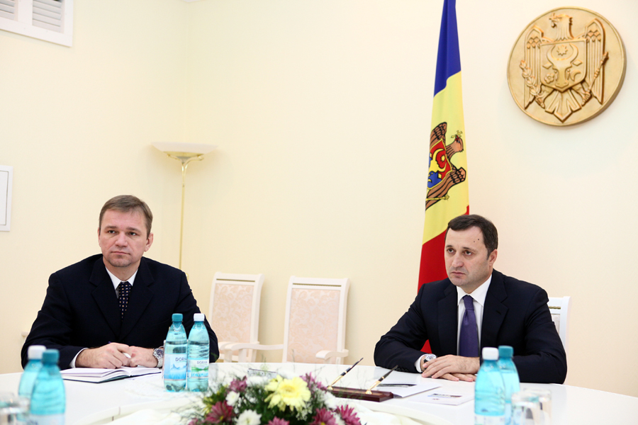 Prim-ministrul Vlad FILAT a avut astăzi o întrevedere cu Gerard GUILLONNEAU, noul Ambasador al Franţei în Republica Moldova | Comunicate de presă