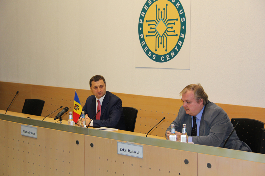 Prim-ministrul Vlad FILAT a avut astăzi o întrevedere cu Urmas PAET, ministrul Afacerilor Externe al Estoniei, şi a ţinut un discurs la Centrul de presă al Ministerului | Comunicate de presă