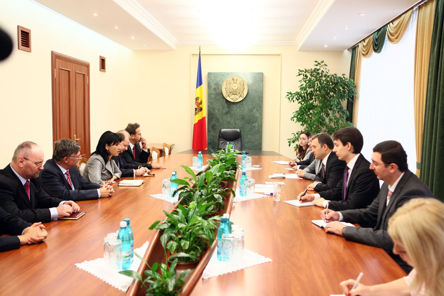 Prim-ministrul Vlad FILAT a avut astăzi o întrevedere cu o delegaţie a Republicii Polonia, condusă de viceministrul Afacerilor Externe, Beata STELMACH | Comunicate de presă