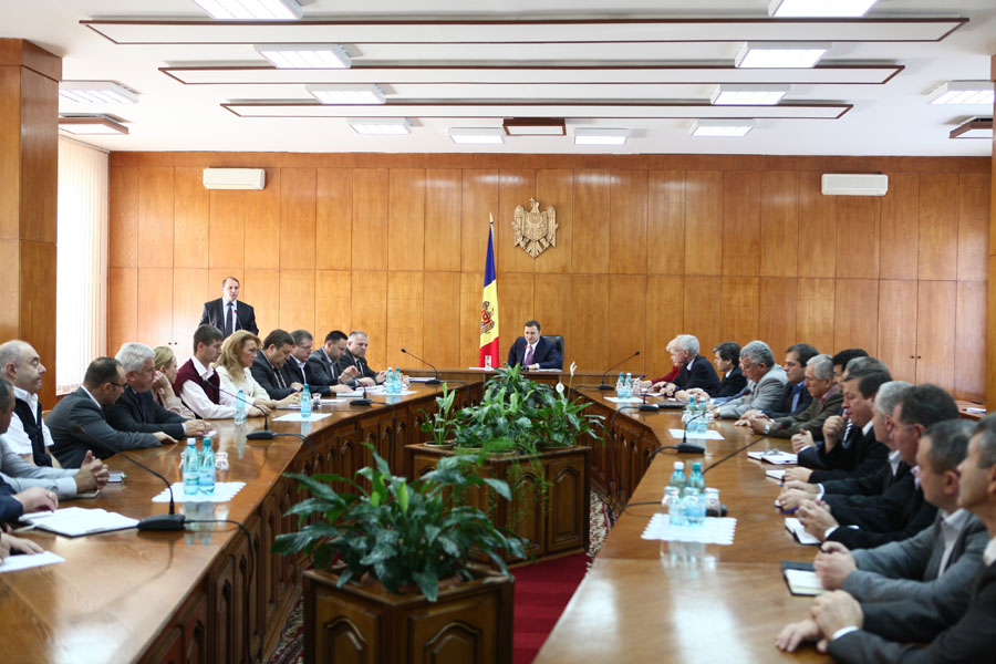 Prim-ministrul Vlad FILAT a prezidat astăzi o şedinţă de lucru cu participarea vinificatorilor şi viticultorilor din Republica Moldova | Comunicate de presă