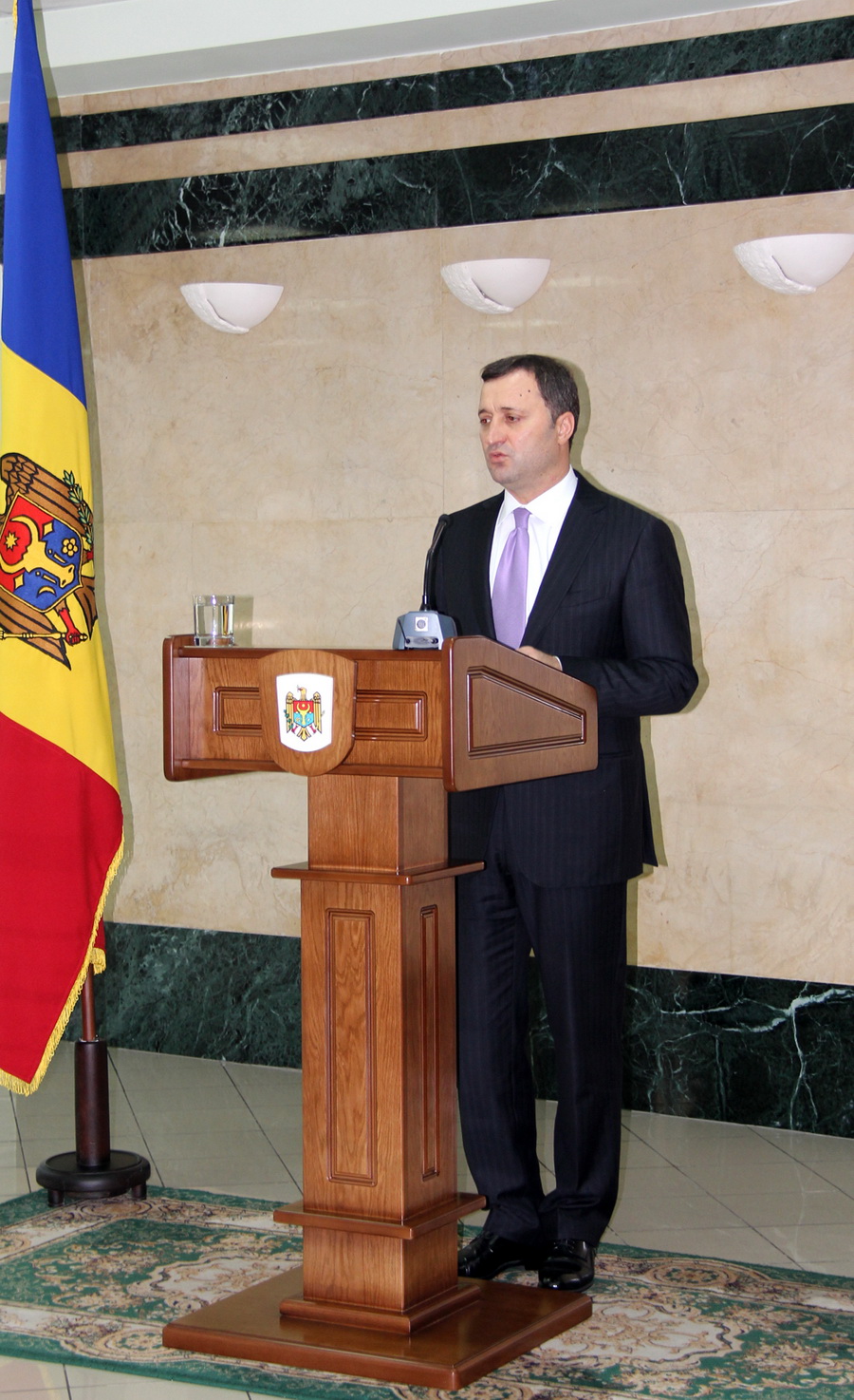 Prim-ministrul Vlad FILAT a susţinut astăzi un briefing pe marginea vizitelor oficiale efectuate, săptămîna curentă, la Sankt-Petersburg (Rusia), la Tallinn (Estonia) şi la Vilnius (Lituania) | Comunicate de presă