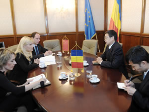 Intrevedere intre Elena Udrea si Liu Zengwen