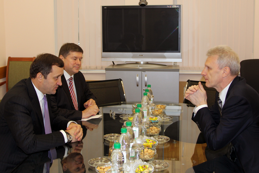 Prim-ministrul Vlad FILAT a avut astăzi la Moscova o întrevedere cu ministrul Educaţiei şi Ştiinţei al Federaţiei Ruse, Andrei FURSENKO, copreşedinte al Comisiei interguvernamentale mixte moldo-ruse | Comunicate de presă