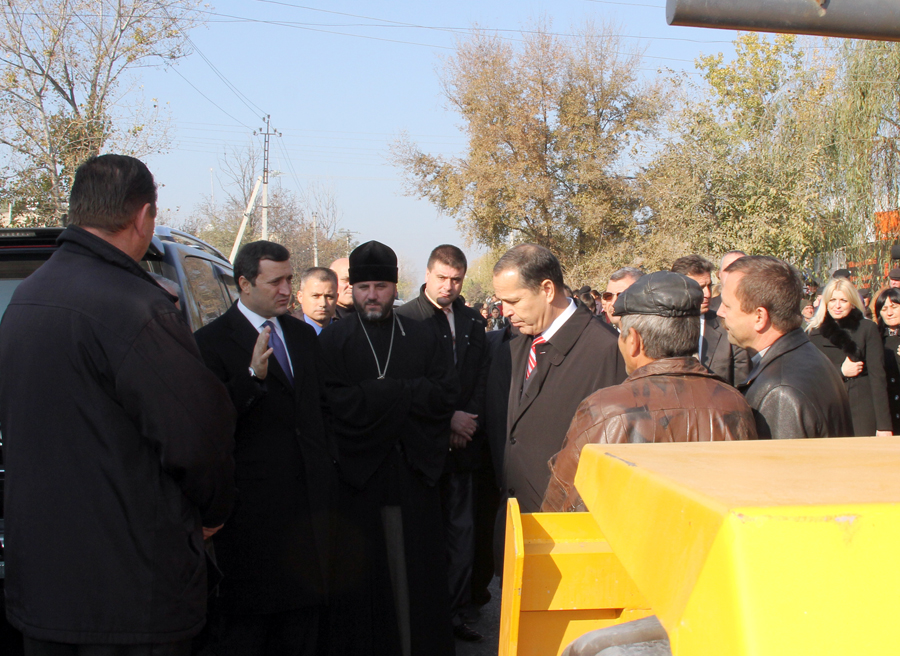 Prim-ministrul Vlad FILAT a vizitat astăzi porţiunea de drum Ceadîr-Lunga – Baurci – Congaz şi s-a documentat asupra mersului lucrărilor de reconstrucţie a acestui traseu | Comunicate de presă