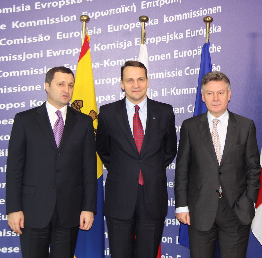 Prim-ministrul Vlad FILAT a participat astăzi, la Bruxelles, la ceremonia oficială de lansare a negocierilor privind instituirea Zonei de Comerţ Liber Aprofundat şi Cuprinzător între Republica Moldova şi Uniunea Europeană (DCFTA) | Comunicate de p