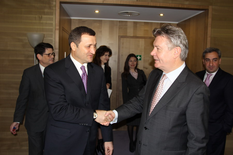Prim-ministrul Vlad FILAT a participat astăzi, la Bruxelles, la ceremonia oficială de lansare a negocierilor privind instituirea Zonei de Comerţ Liber Aprofundat şi Cuprinzător între Republica Moldova şi Uniunea Europeană (DCFTA) | Comunicate de p