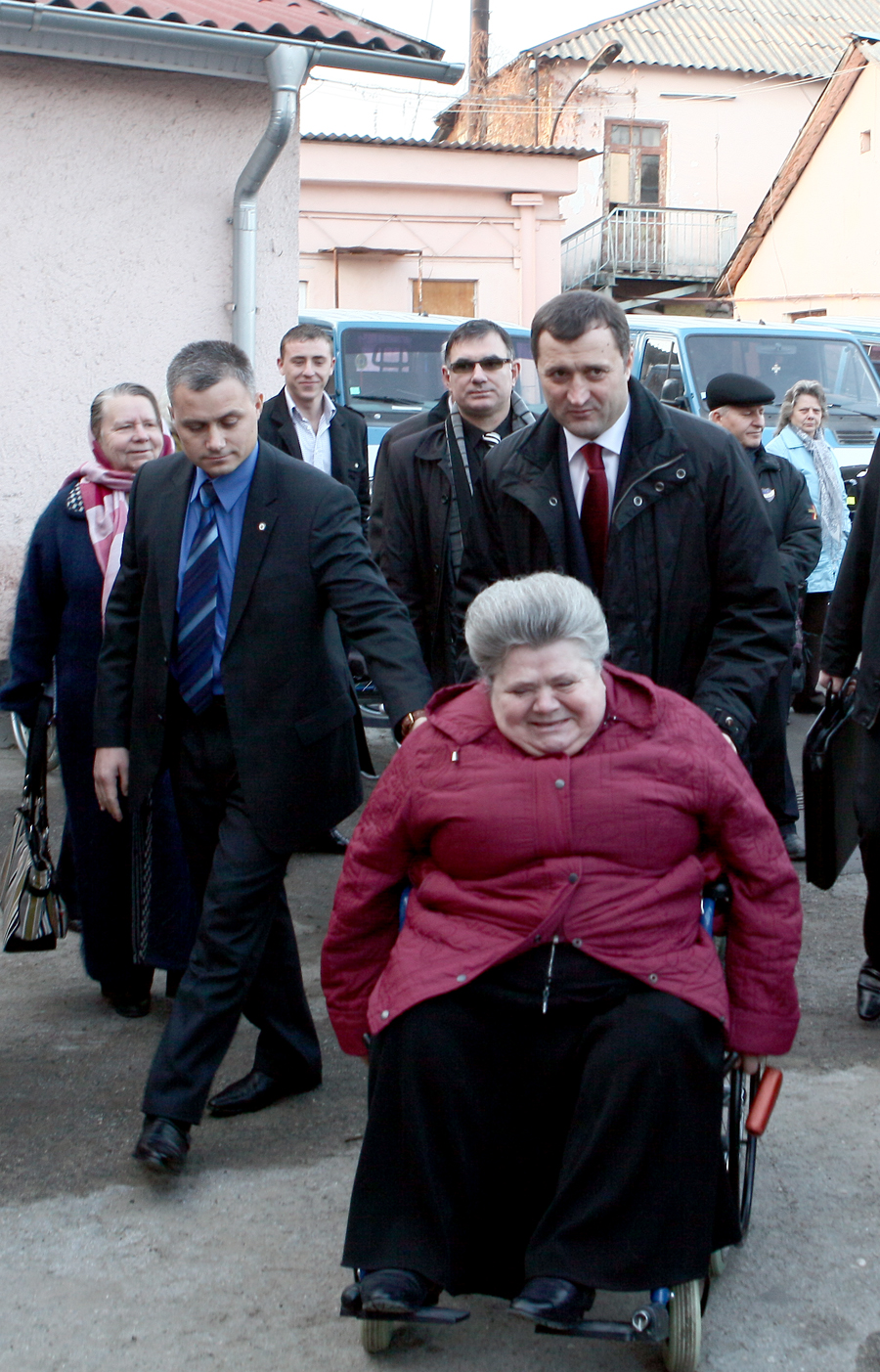 Prim-ministrul Vlad FILAT a vizitat astăzi sediul Societăţii Invalizilor din Republica Moldova | Comunicate de presă