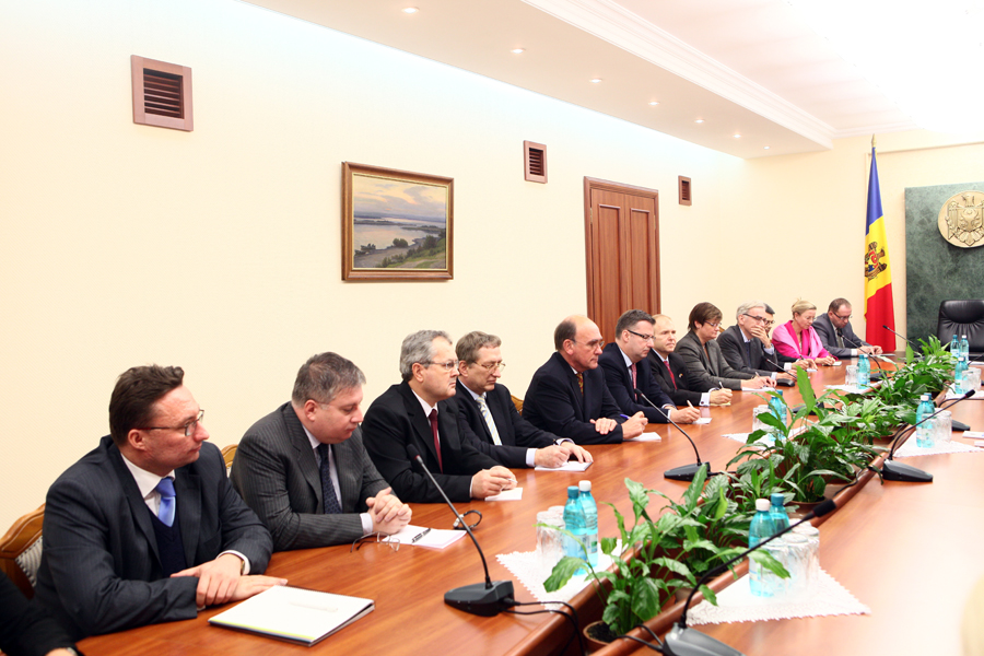 Prim-ministrul Vlad FILAT a avut astăzi o întrevedere cu ambasadorii Uniunii Europene şi al SUA acreditaţi în R. Moldova | Comunicate de presă