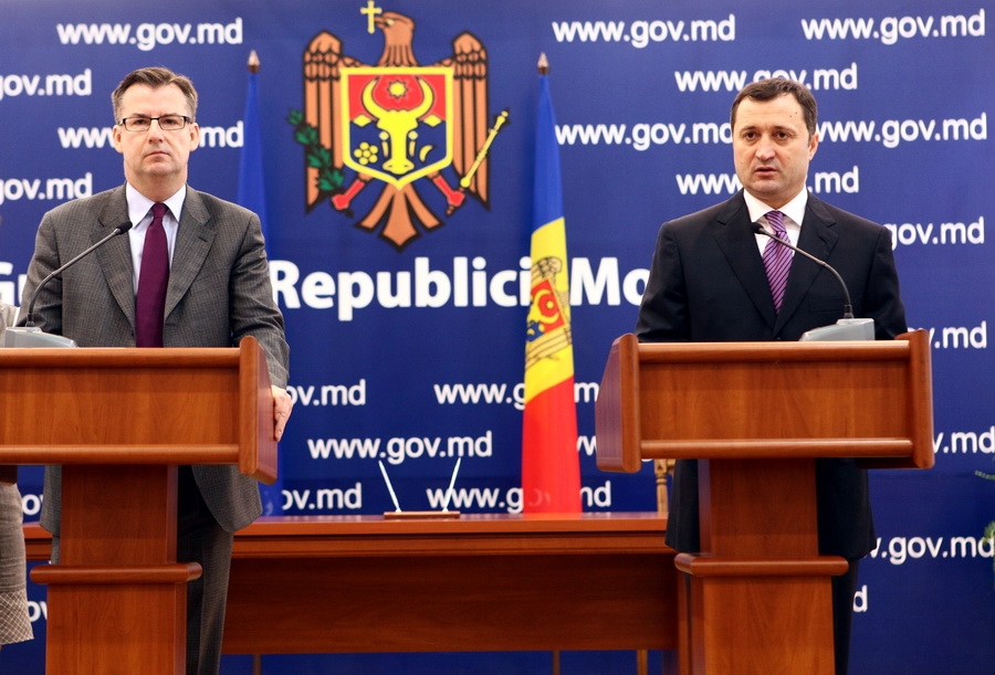 Prim-ministrul Vlad FILAT a contrasemnat astăzi patru acorduri de finanţare între Republica Moldova şi Uniunea Europeană, în mărime totală de 63.8 mil. euro | Comunicate de presă