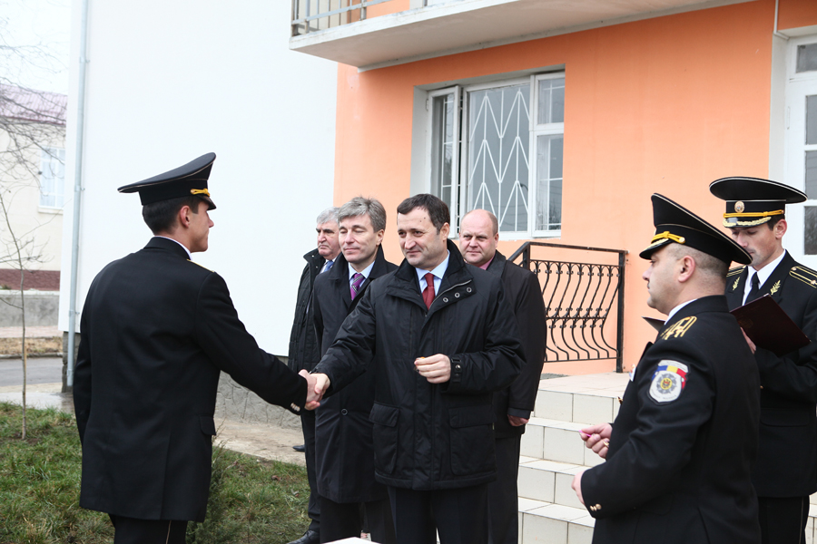 Prim-ministrul Vlad FILAT a participat astăzi la manifestaţiile consacrate aniversării a XXI-a a Zilei Poliţiei Republicii Moldova | Comunicate de presă