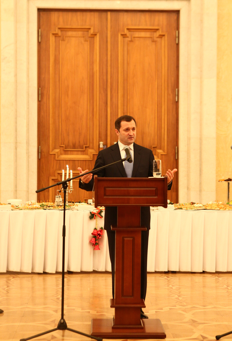 Prim-ministrul Vlad FILAT a participat astăzi la prima ediţie a „Vernisajului vinului” | Comunicate de presă