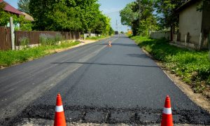 Începe modernizarea drumurilor din Comuna Stejaru