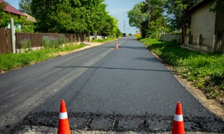 Începe modernizarea drumurilor din Comuna Stejaru